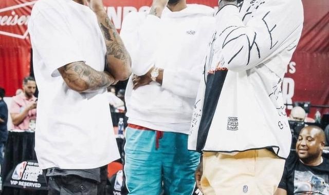 登录入口-现任队友“反目成仇”？詹姆斯和韦少彼此视而不见