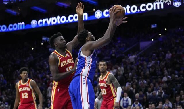 开云注册网址-包揽最后11分+关键抢断 恩比德归来带队延续连胜