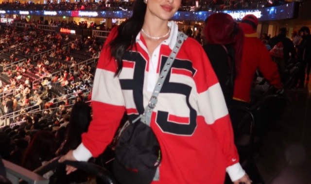 开云官网-老鹰美女球迷观战 颜值身材俱佳！主队豪取5连胜领先雄鹿5个胜场